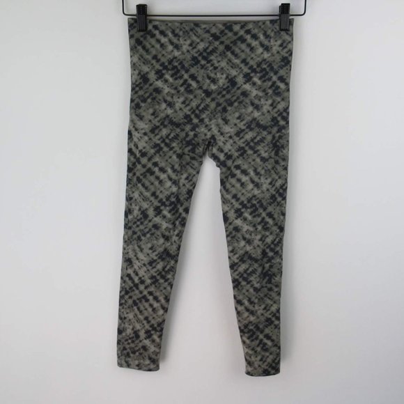 Spanx Look At Me Now Patterned Seamless Crop Leggings sz M - Picture 1 of 4